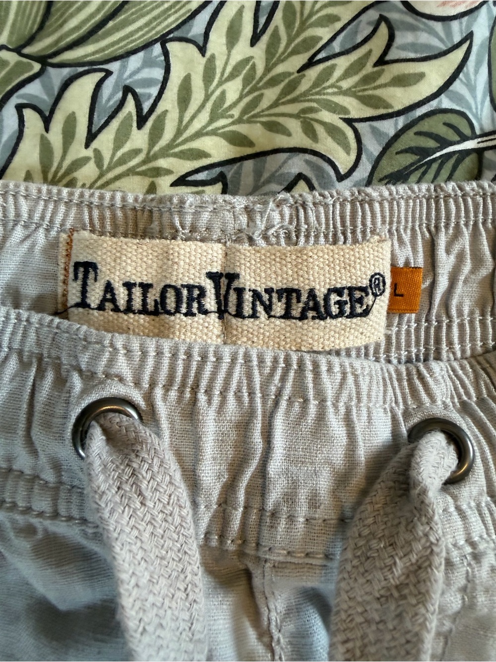 Tailor Vintage Men’s Light Beige Drawstring Shorts - Picture 2 of 6